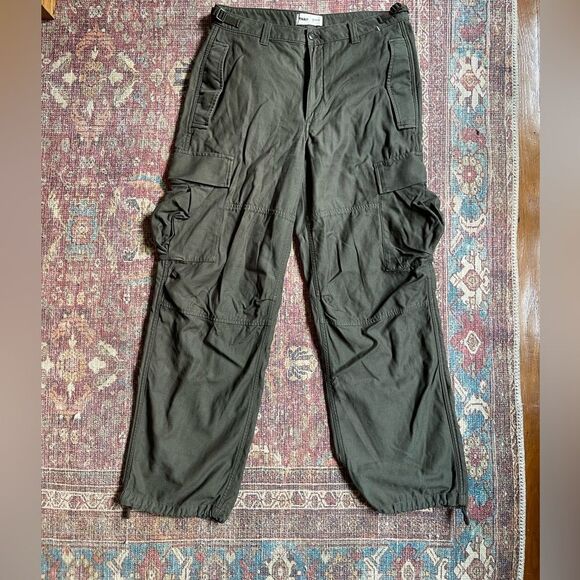 Women’s 10 TNA Aritzia supply Surplus Green Baggy Cargo Pants 100% Cotton - Picture 1 of 12
